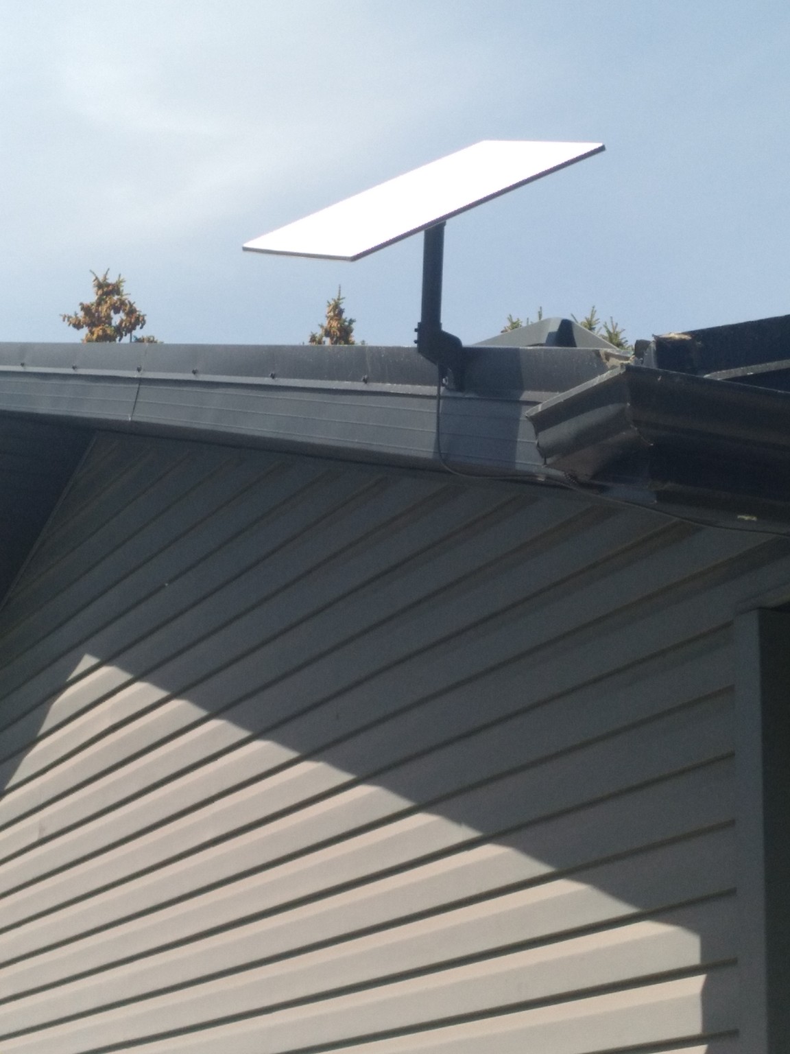 Starlink eave installation with a clean cable path